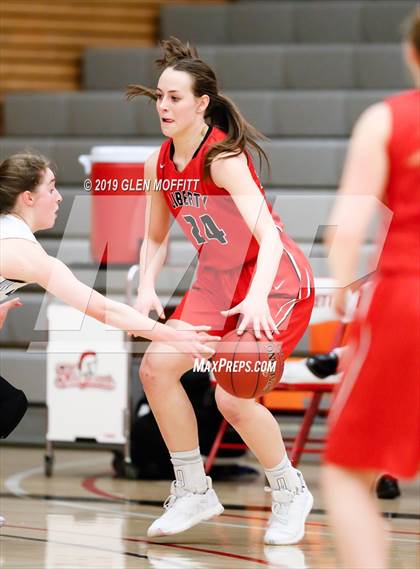 Thumbnail 1 in Liberty vs. LaConner (WIAA 2B Regional Playoff) photogallery.