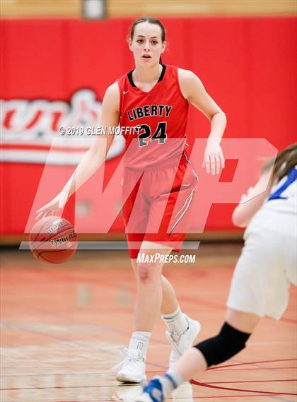 Thumbnail 3 in Liberty vs. LaConner (WIAA 2B Regional Playoff) photogallery.