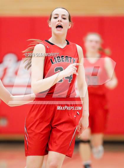 Thumbnail 1 in Liberty vs. LaConner (WIAA 2B Regional Playoff) photogallery.