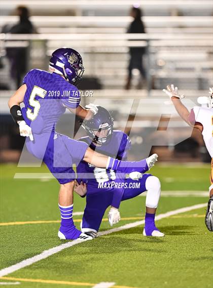 Thumbnail 1 in San Saba vs Collinsville (UIL 2A D1 Area Playoff) photogallery.