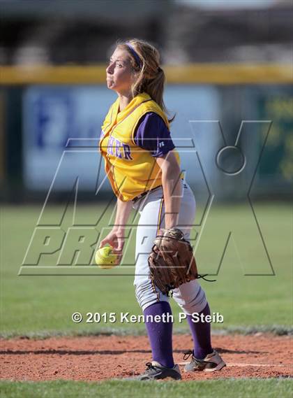 Thumbnail 1 in Lutcher vs Cecilia (LHSAA 4A 1st Round Playoff) photogallery.
