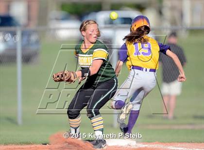 Thumbnail 3 in Lutcher vs Cecilia (LHSAA 4A 1st Round Playoff) photogallery.