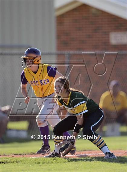 Thumbnail 2 in Lutcher vs Cecilia (LHSAA 4A 1st Round Playoff) photogallery.