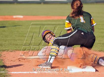 Thumbnail 3 in Lutcher vs Cecilia (LHSAA 4A 1st Round Playoff) photogallery.