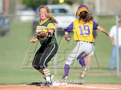 Thumbnail 2 in Lutcher vs Cecilia (LHSAA 4A 1st Round Playoff) photogallery.