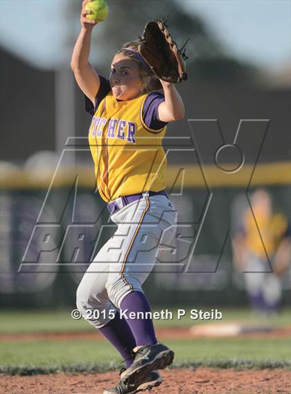 Thumbnail 3 in Lutcher vs Cecilia (LHSAA 4A 1st Round Playoff) photogallery.