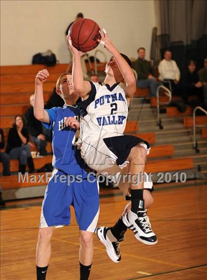Thumbnail 2 in Putnam Valley vs. Haldane (Putnam Challenge) photogallery.