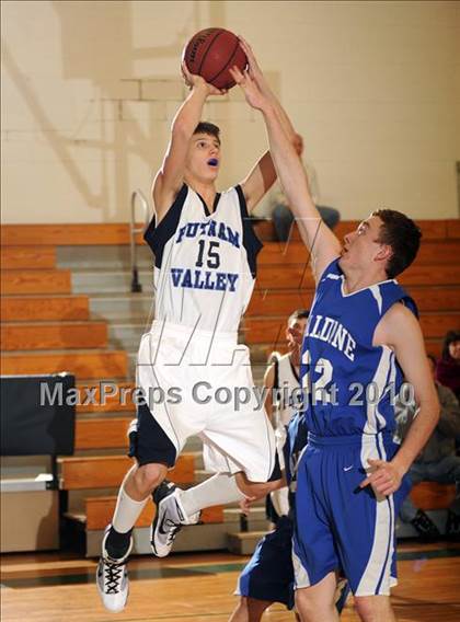 Thumbnail 3 in Putnam Valley vs. Haldane (Putnam Challenge) photogallery.