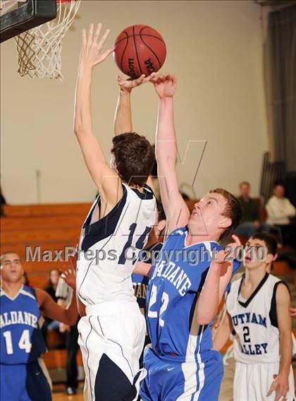 Thumbnail 2 in Putnam Valley vs. Haldane (Putnam Challenge) photogallery.