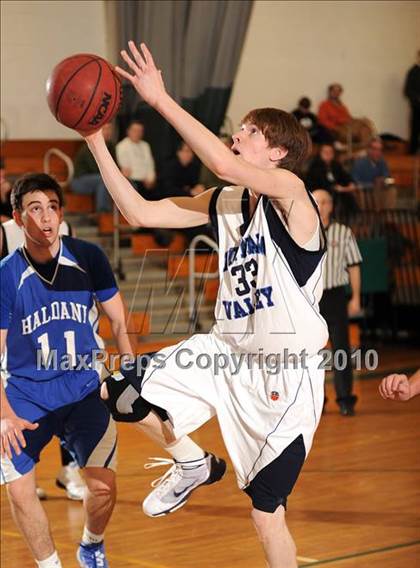 Thumbnail 1 in Putnam Valley vs. Haldane (Putnam Challenge) photogallery.