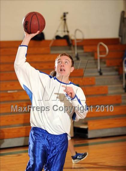 Thumbnail 2 in Putnam Valley vs. Haldane (Putnam Challenge) photogallery.