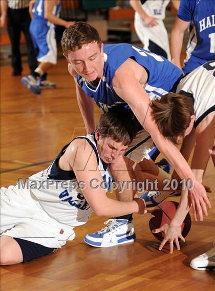 Thumbnail 2 in Putnam Valley vs. Haldane (Putnam Challenge) photogallery.