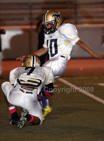 Thumbnail 1 in Muir vs. Crescenta Valley photogallery.