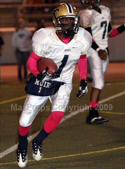 Thumbnail 1 in Muir vs. Crescenta Valley photogallery.