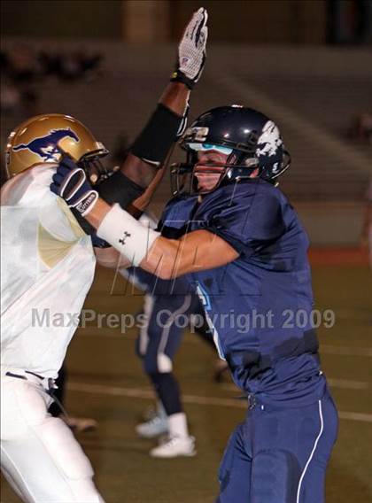 Thumbnail 1 in Muir vs. Crescenta Valley photogallery.