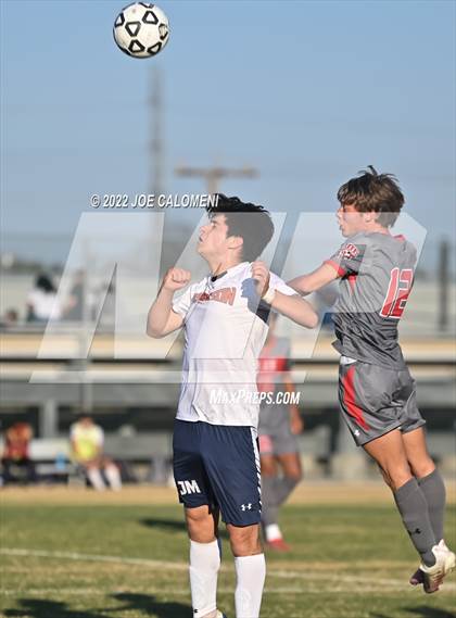 Thumbnail 2 in Lee vs Madison photogallery.