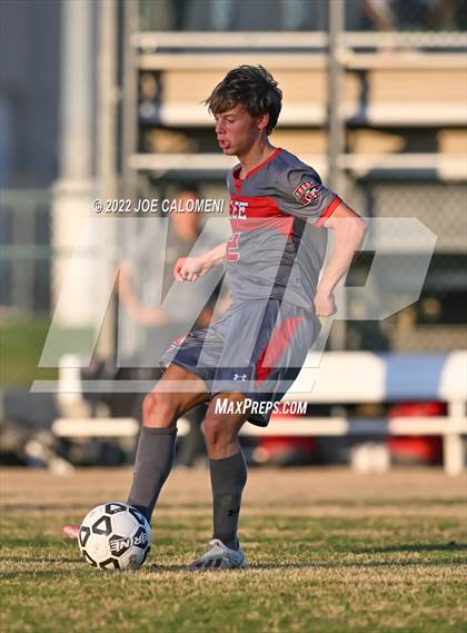 Thumbnail 3 in Lee vs Madison photogallery.