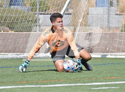 Thumbnail 2 in Bishop Gorman vs Equipo Academy photogallery.