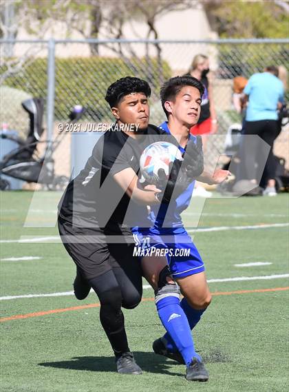 Thumbnail 2 in Bishop Gorman vs Equipo Academy photogallery.