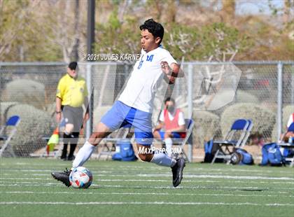 Thumbnail 2 in Bishop Gorman vs Equipo Academy photogallery.
