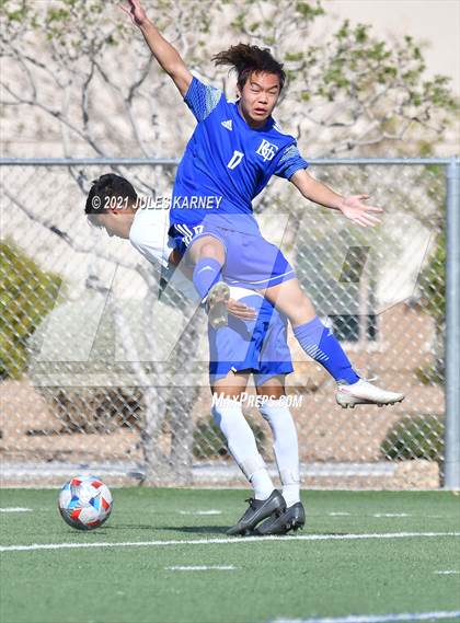 Thumbnail 3 in Bishop Gorman vs Equipo Academy photogallery.