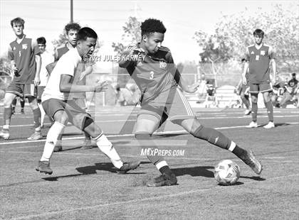 Thumbnail 3 in Bishop Gorman vs Equipo Academy photogallery.