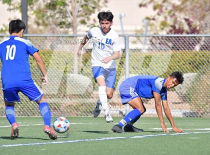 Thumbnail 3 in Bishop Gorman vs Equipo Academy photogallery.