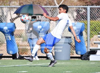 Thumbnail 3 in Bishop Gorman vs Equipo Academy photogallery.