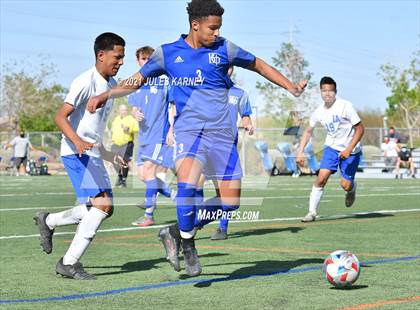 Thumbnail 3 in Bishop Gorman vs Equipo Academy photogallery.