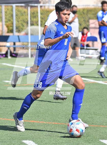 Thumbnail 3 in Bishop Gorman vs Equipo Academy photogallery.