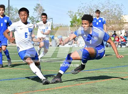 Thumbnail 3 in Bishop Gorman vs Equipo Academy photogallery.
