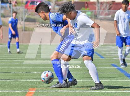 Thumbnail 2 in Bishop Gorman vs Equipo Academy photogallery.