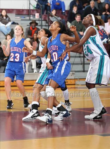 Thumbnail 2 in Norfolk Collegiate vs. Woodside (Lady Greyhound Classic) photogallery.