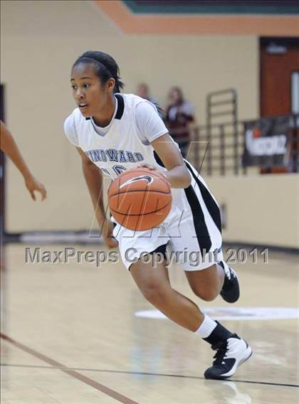 Thumbnail 2 in MacArthur vs. Windward (Nike Tournament of Champions) photogallery.
