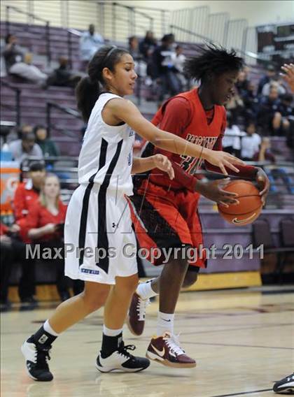 Thumbnail 3 in MacArthur vs. Windward (Nike Tournament of Champions) photogallery.