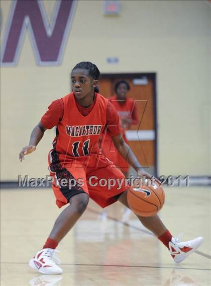 Thumbnail 1 in MacArthur vs. Windward (Nike Tournament of Champions) photogallery.