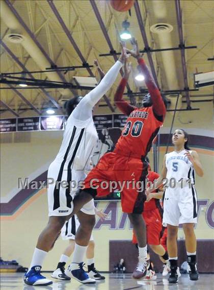 Thumbnail 1 in MacArthur vs. Windward (Nike Tournament of Champions) photogallery.