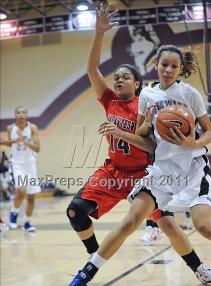 Thumbnail 3 in MacArthur vs. Windward (Nike Tournament of Champions) photogallery.