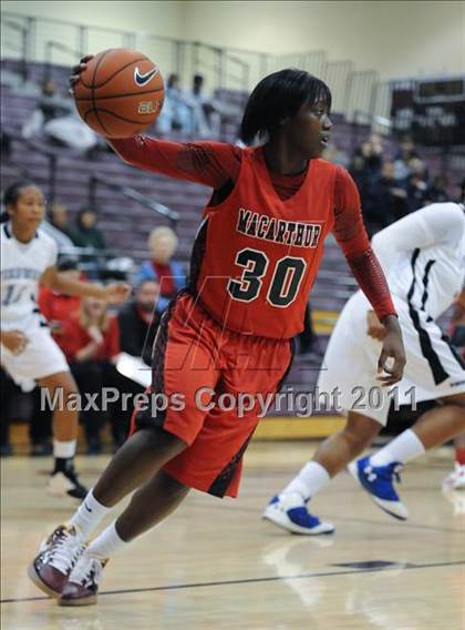 Thumbnail 1 in MacArthur vs. Windward (Nike Tournament of Champions) photogallery.