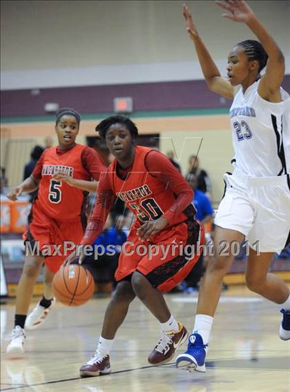 Thumbnail 3 in MacArthur vs. Windward (Nike Tournament of Champions) photogallery.
