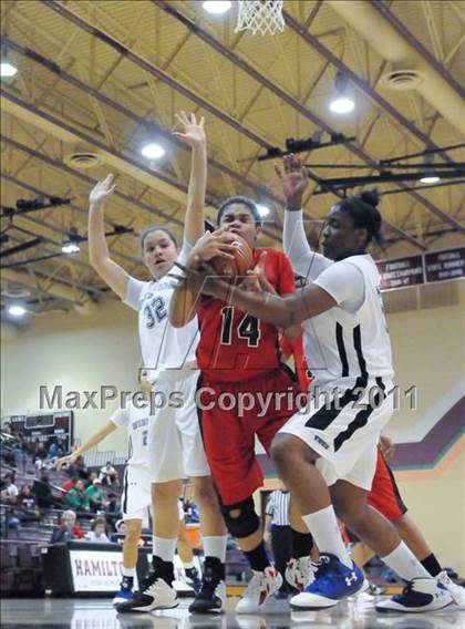 Thumbnail 3 in MacArthur vs. Windward (Nike Tournament of Champions) photogallery.