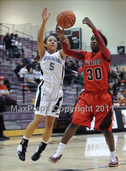 Thumbnail 1 in MacArthur vs. Windward (Nike Tournament of Champions) photogallery.