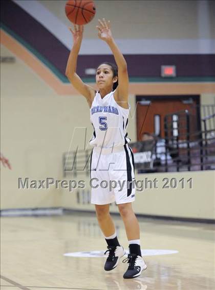 Thumbnail 1 in MacArthur vs. Windward (Nike Tournament of Champions) photogallery.
