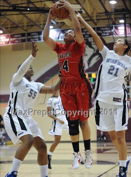 Thumbnail 1 in MacArthur vs. Windward (Nike Tournament of Champions) photogallery.
