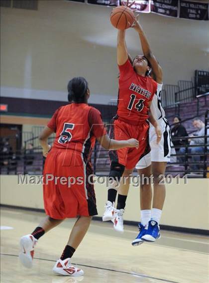 Thumbnail 2 in MacArthur vs. Windward (Nike Tournament of Champions) photogallery.