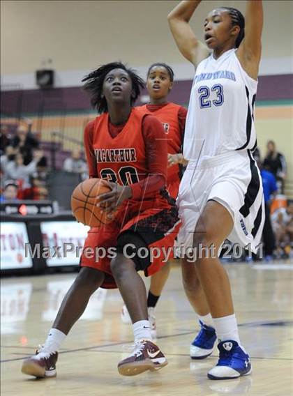 Thumbnail 1 in MacArthur vs. Windward (Nike Tournament of Champions) photogallery.