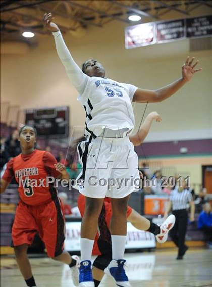 Thumbnail 2 in MacArthur vs. Windward (Nike Tournament of Champions) photogallery.