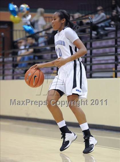 Thumbnail 3 in MacArthur vs. Windward (Nike Tournament of Champions) photogallery.