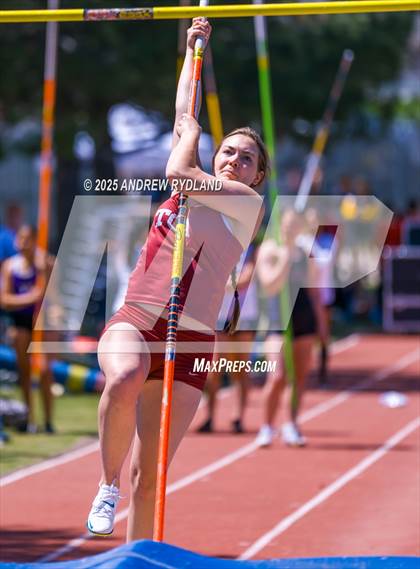 Thumbnail 3 in Ram Charger Invitational (Pole Vault) photogallery.