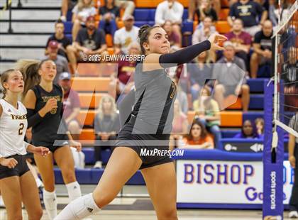 Thumbnail 3 in Harrisburg vs. Marymount photogallery.